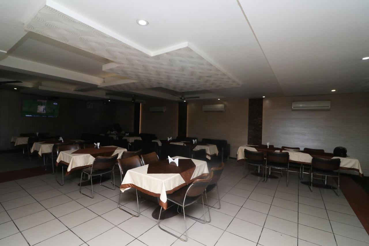 Oyo 22826 Hotel Sheltear & Resturant Agra  Exterior foto